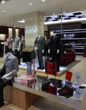 国人西服店面展示