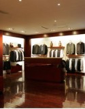 国人西服店面展示